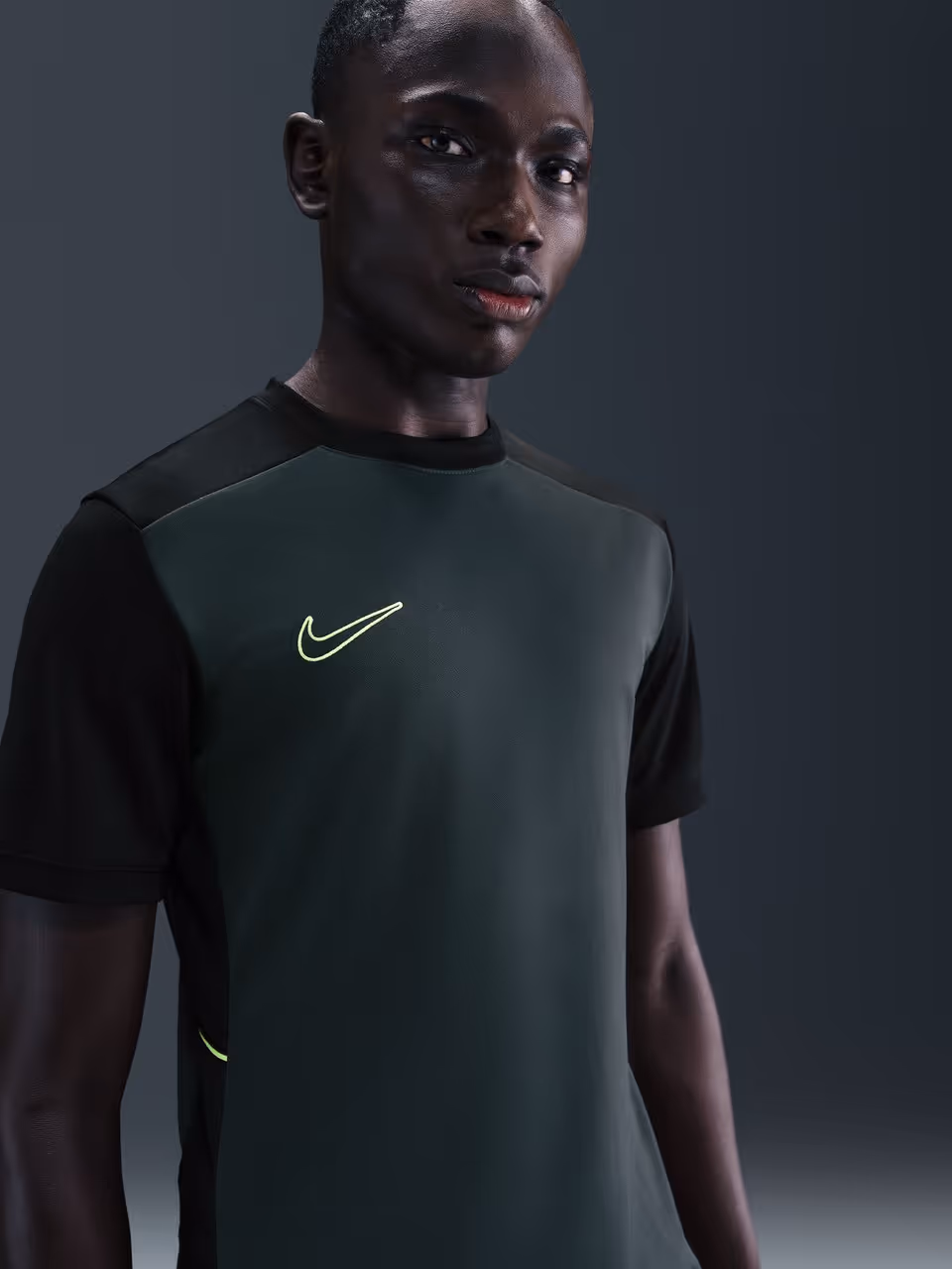 Nike Men's Regular Fit T-Shirt Light Carbon Size S